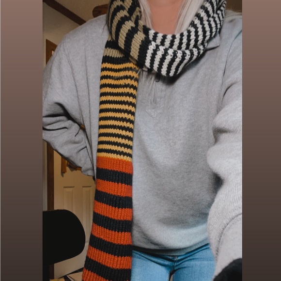 Vera Bradley NWT Knit Striped Rectangle Scarf - Picture 5 of 5